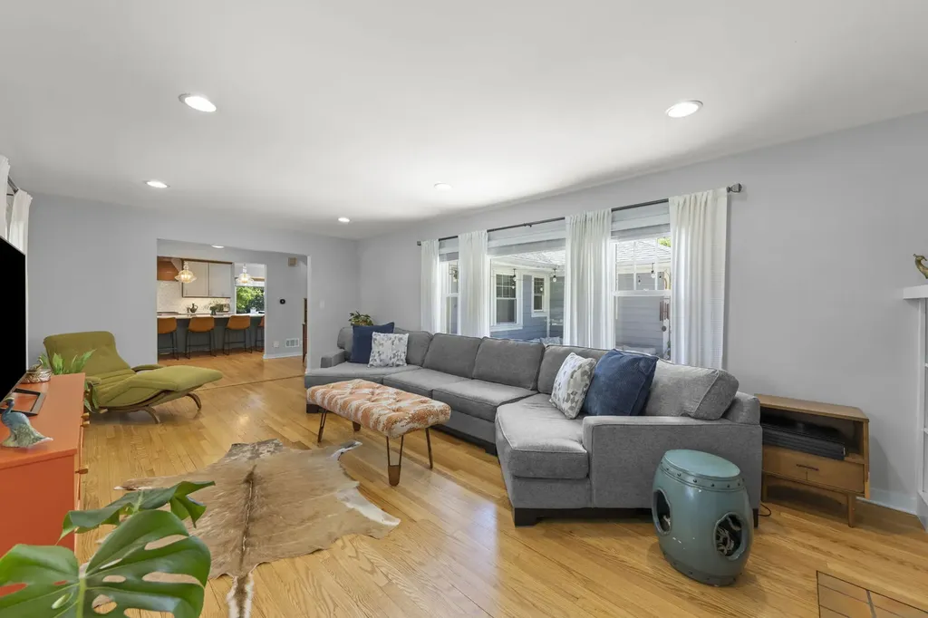 226 Woodstock Avenue Glen Ellyn IL 60137
