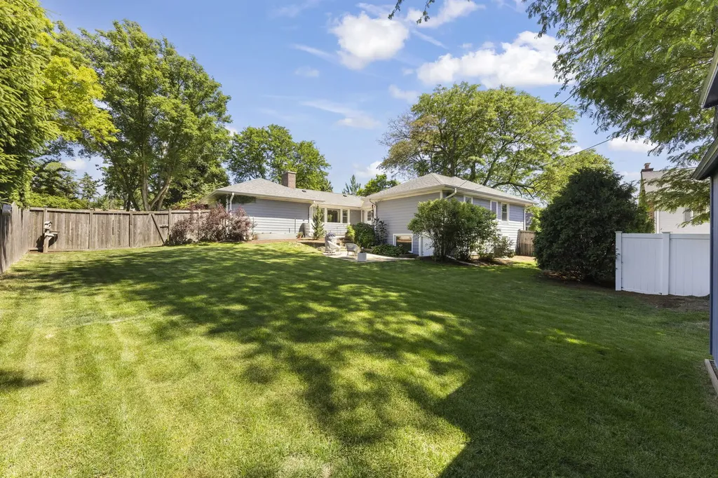 226 Woodstock Avenue Glen Ellyn IL 60137
