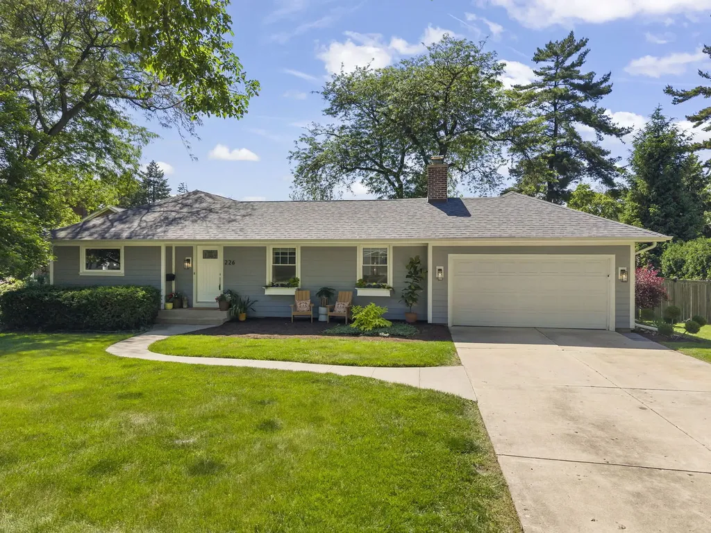 226 Woodstock Avenue Glen Ellyn IL 60137