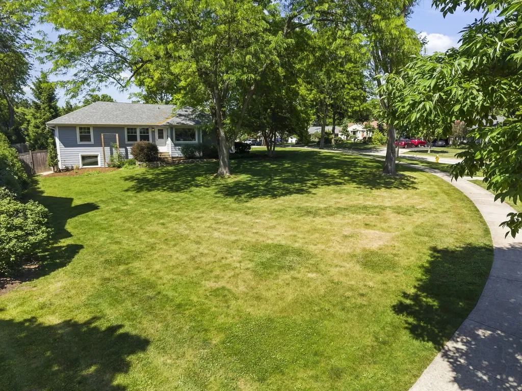 226 Woodstock Avenue Glen Ellyn IL 60137