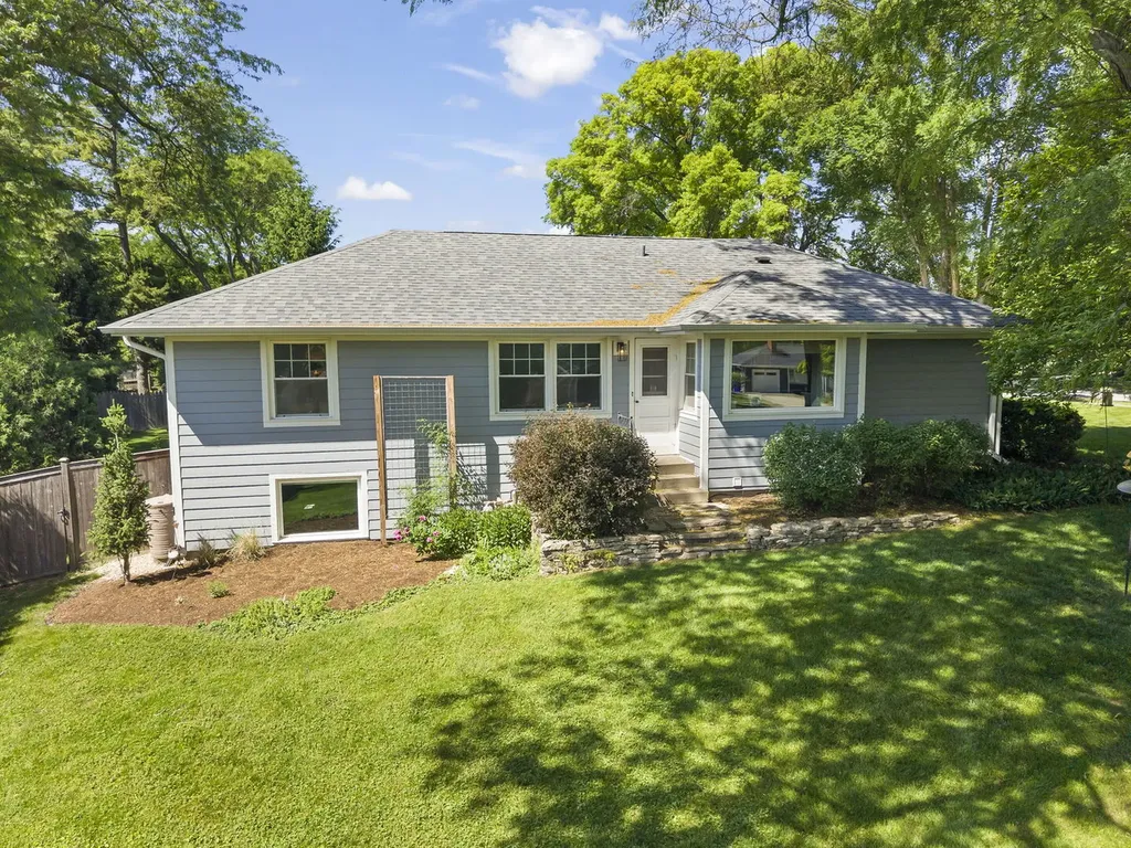 226 Woodstock Avenue Glen Ellyn IL 60137