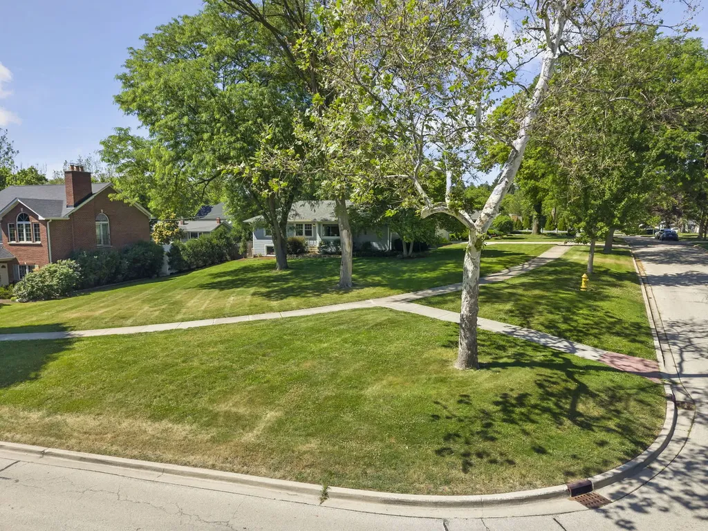 226 Woodstock Avenue Glen Ellyn IL 60137