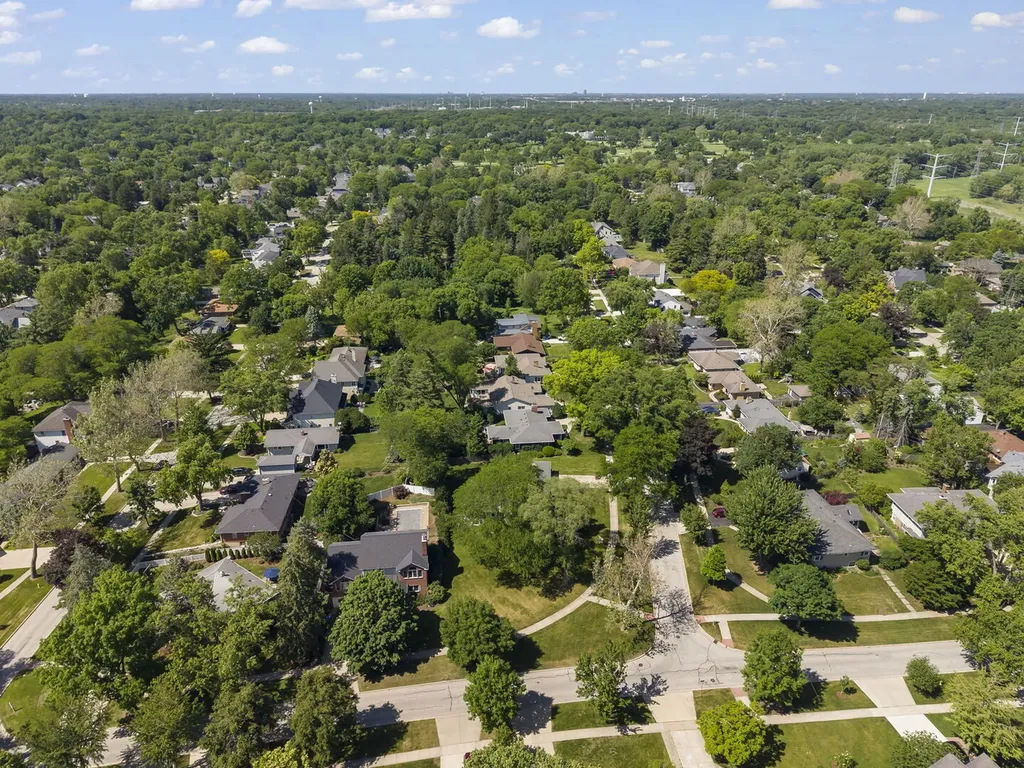 226 Woodstock Avenue Glen Ellyn IL 60137