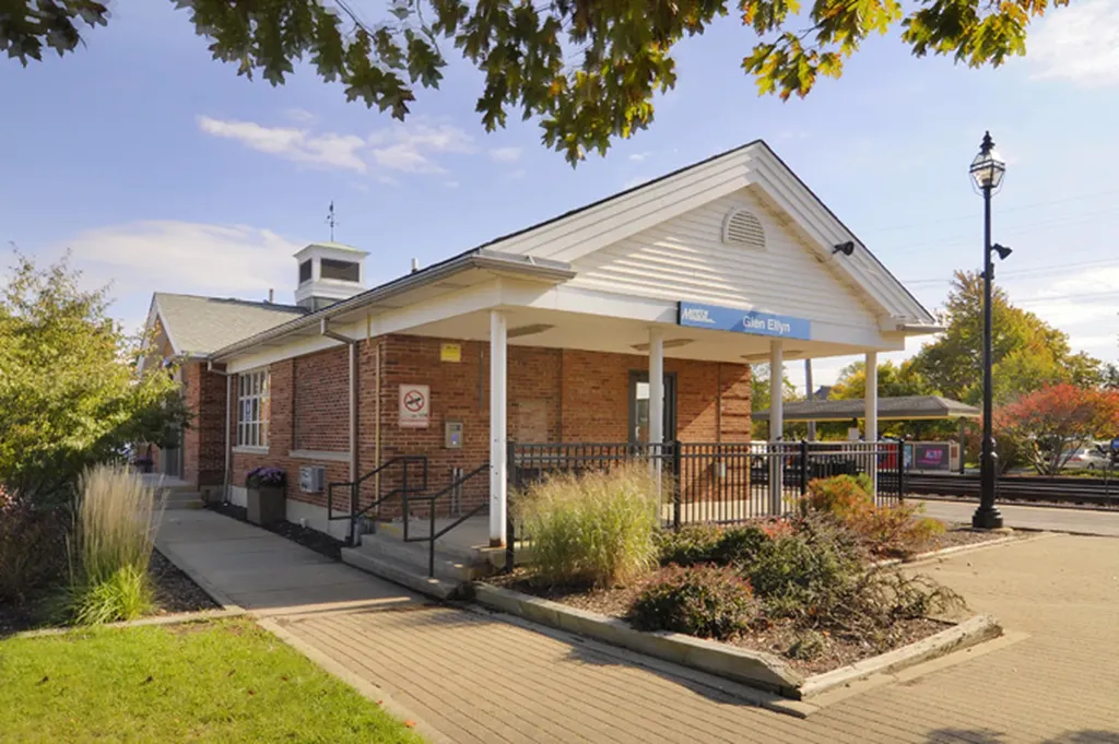 226 Woodstock Avenue Glen Ellyn IL 60137