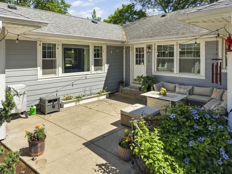 226 Woodstock Avenue Glen Ellyn IL 60137