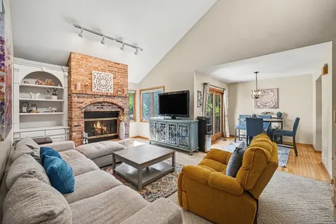 206 South Raven Road Shorewood IL 60404