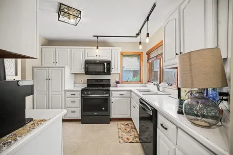 206 South Raven Road Shorewood IL 60404