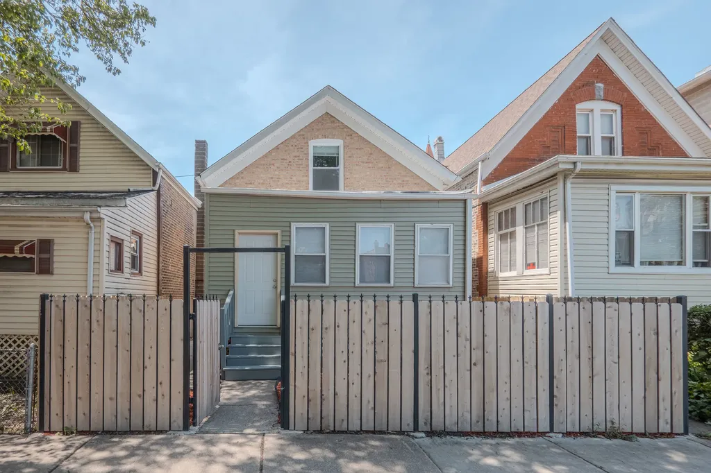 320 South Whipple Street Chicago IL 60612