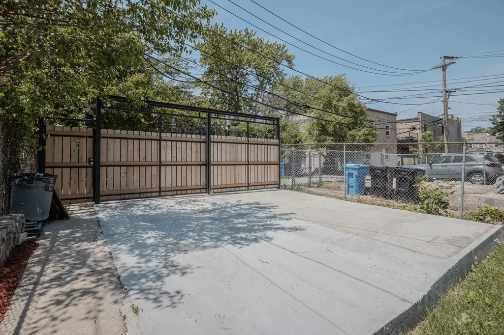 320 South Whipple Street Chicago IL 60612