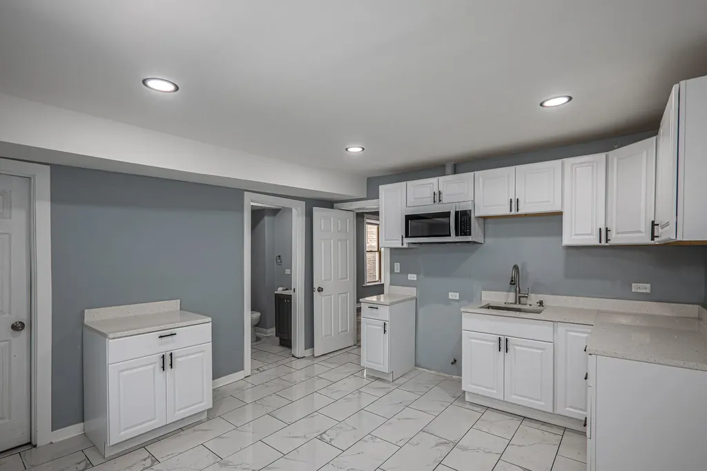320 South Whipple Street Chicago IL 60612