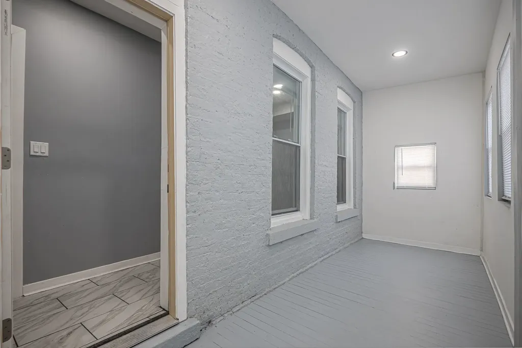 320 South Whipple Street Chicago IL 60612