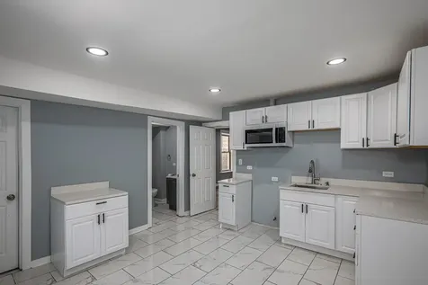 320 South Whipple Street Chicago IL 60612
