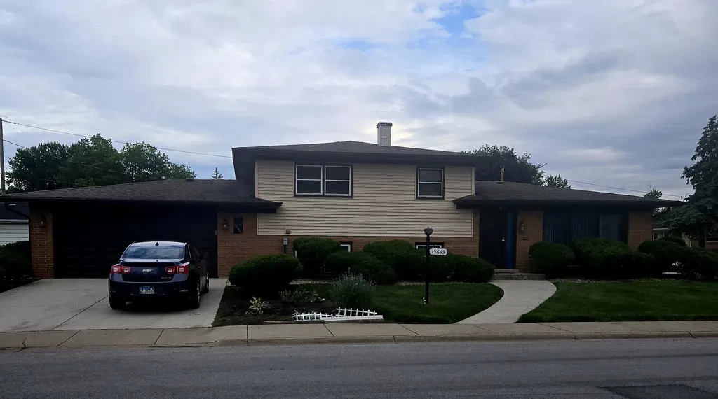15643 Gouwens Lane South Holland IL 60473