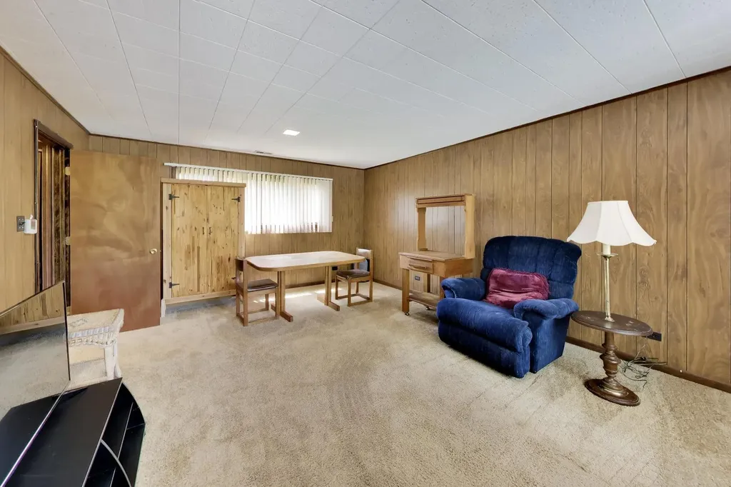 245 Ann Street Clarendon Hills IL 60514