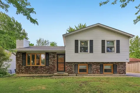 1913 Burr Oak Lane Lindenhurst IL 60046