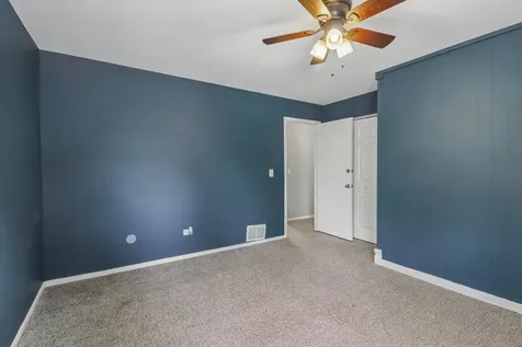 1913 Burr Oak Lane Lindenhurst IL 60046