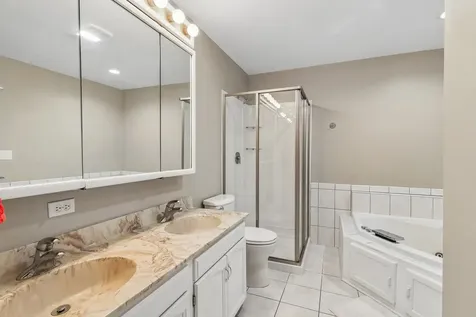 1913 Burr Oak Lane Lindenhurst IL 60046