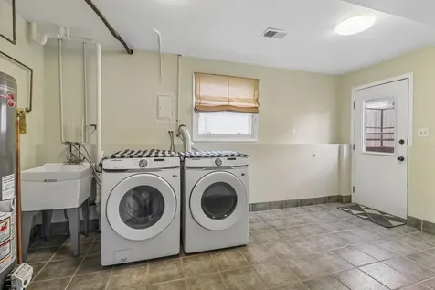 1913 Burr Oak Lane Lindenhurst IL 60046