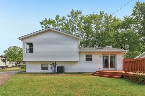 1913 Burr Oak Lane Lindenhurst IL 60046
