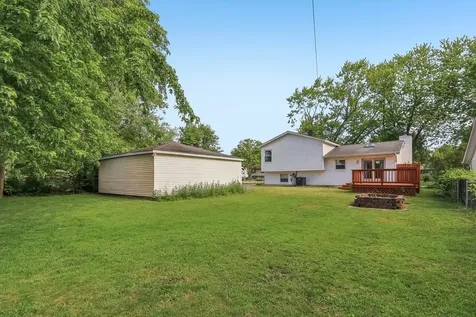 1913 Burr Oak Lane Lindenhurst IL 60046