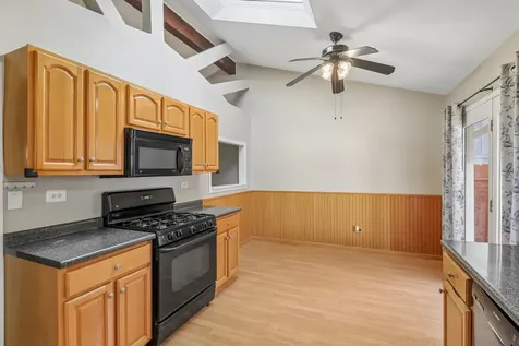 1913 Burr Oak Lane Lindenhurst IL 60046