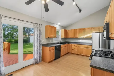 1913 Burr Oak Lane Lindenhurst IL 60046