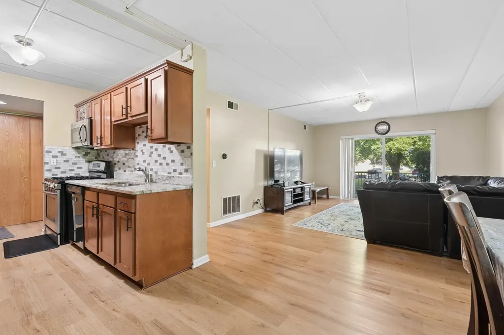 5S040 Pebblewood Lane Naperville IL 60563