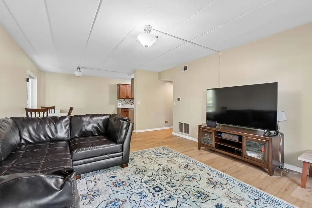 5S040 Pebblewood Lane Naperville IL 60563