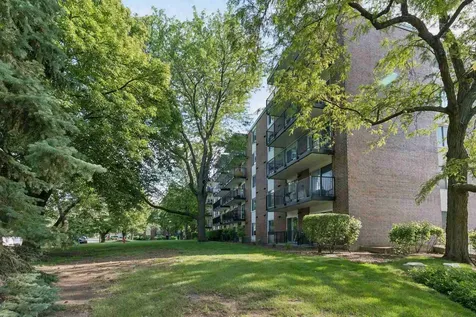 5S040 Pebblewood Lane Naperville IL 60563