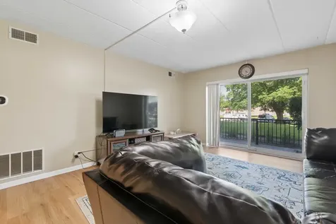 5S040 Pebblewood Lane Naperville IL 60563
