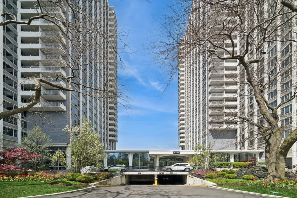 4250 North Marine Drive Chicago IL 60613