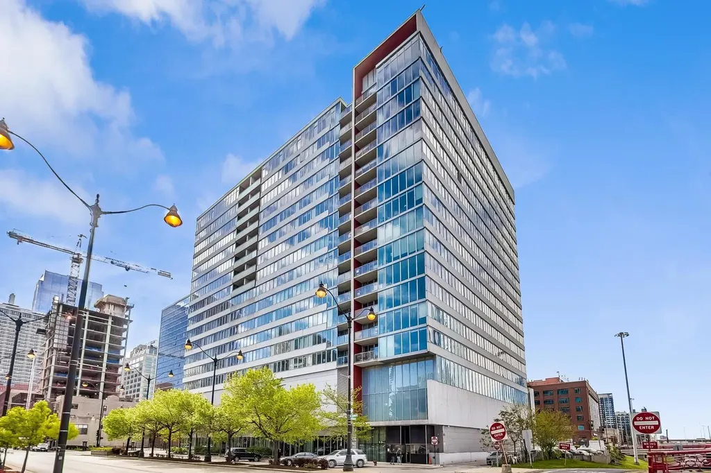 659 West Randolph Avenue Chicago IL 60661