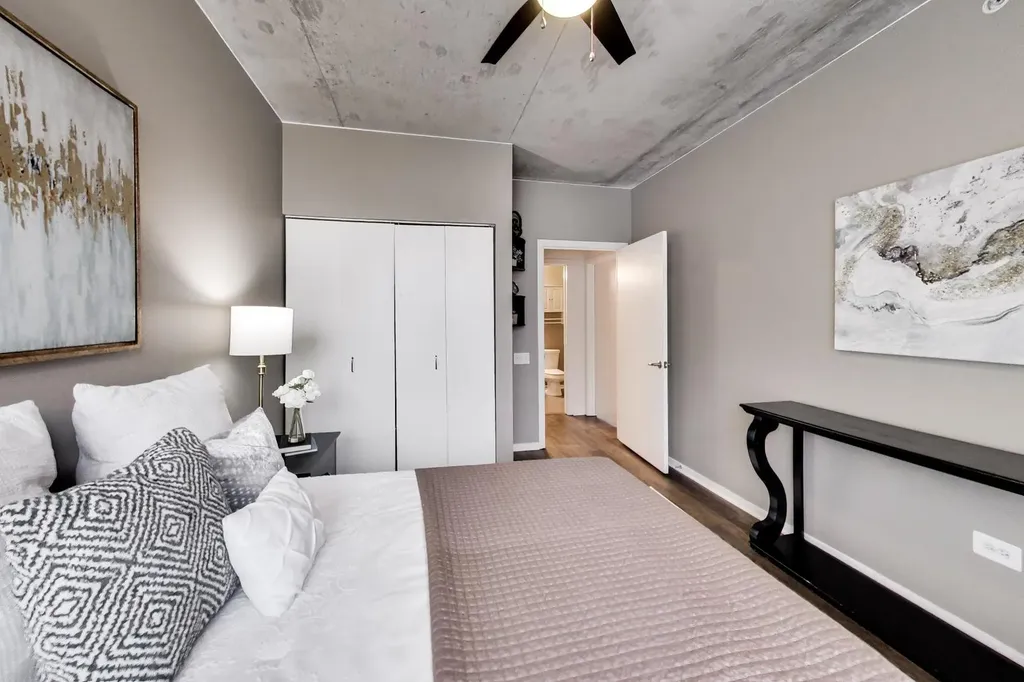 659 West Randolph Avenue Chicago IL 60661