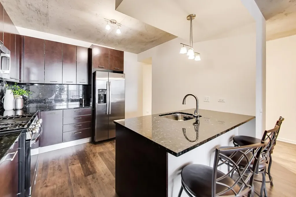 659 West Randolph Avenue Chicago IL 60661