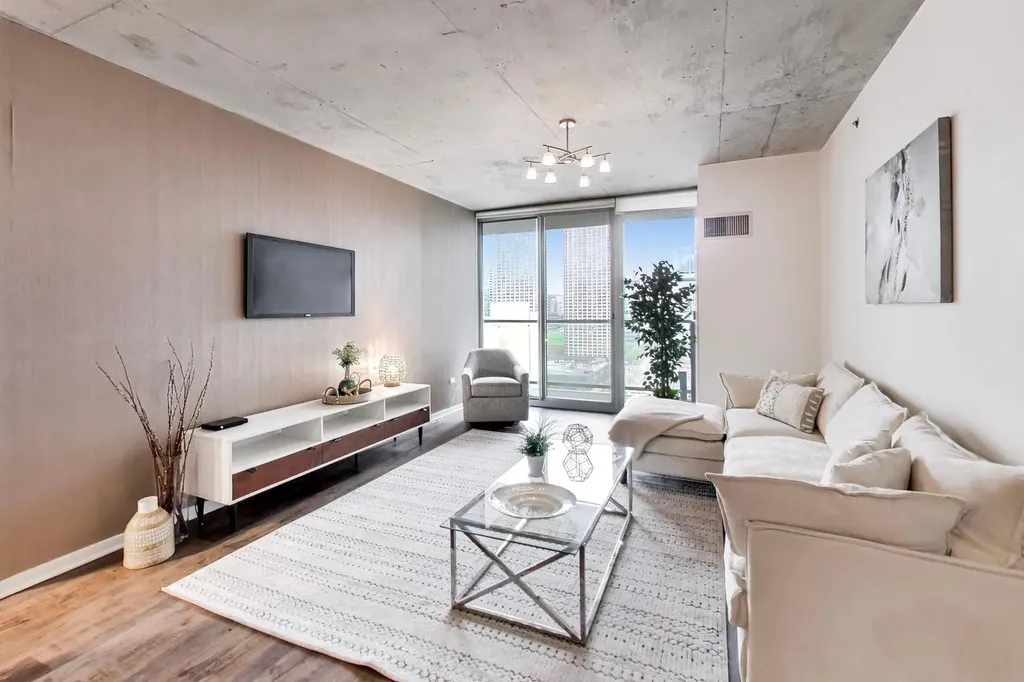 659 West Randolph Avenue Chicago IL 60661
