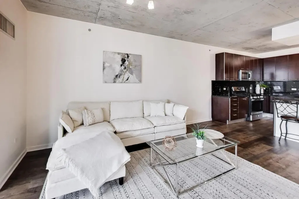 659 West Randolph Avenue Chicago IL 60661
