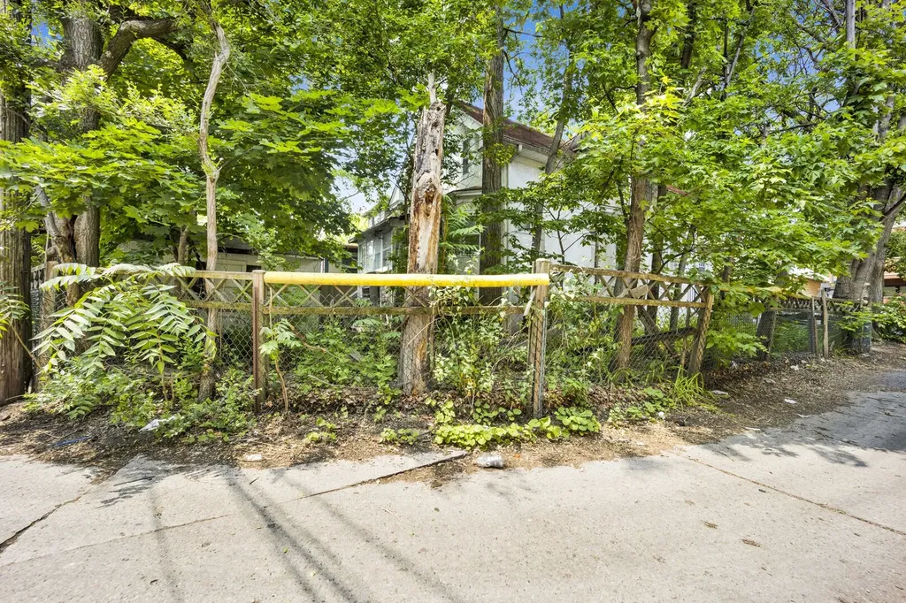 2019 West Chase Avenue Chicago IL 60645