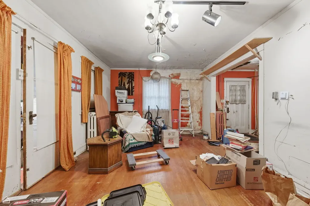 2019 West Chase Avenue Chicago IL 60645