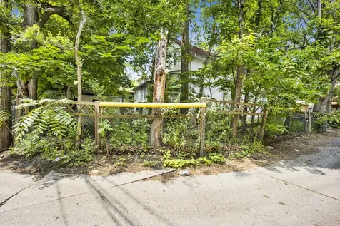 2019 West Chase Avenue Chicago IL 60645