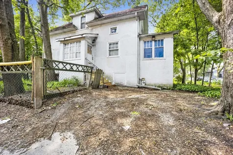 2019 West Chase Avenue Chicago IL 60645