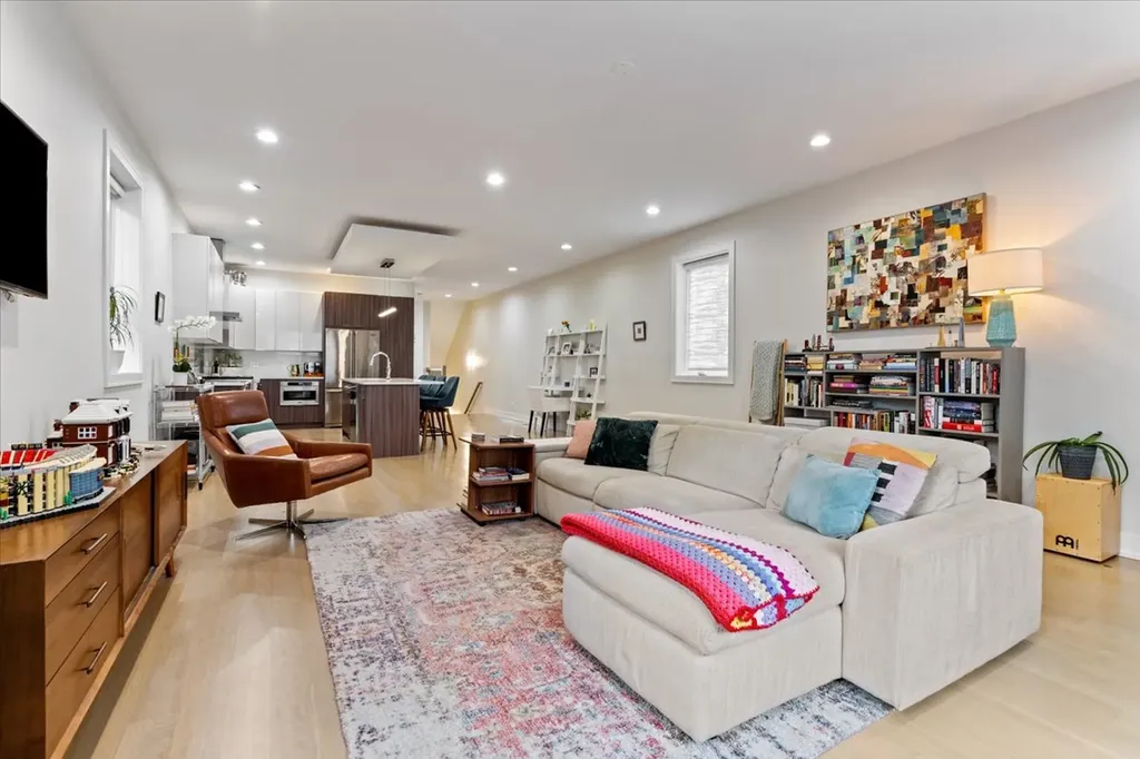 3033 North Clybourn Avenue Chicago IL 60618