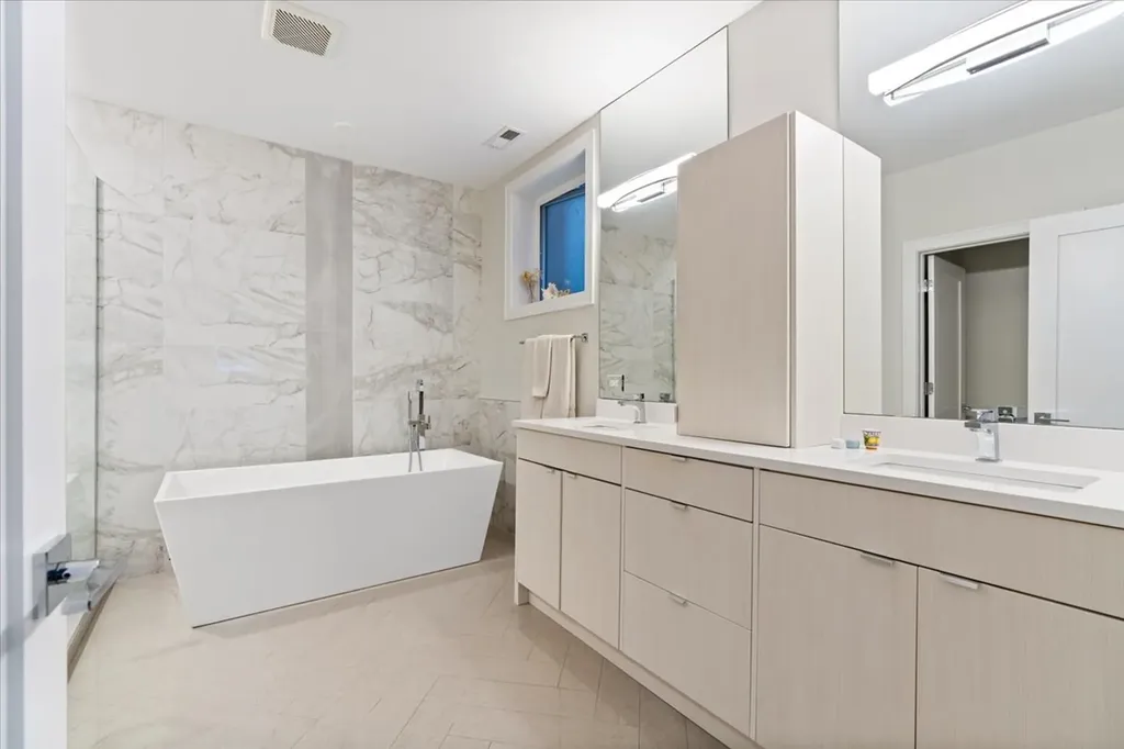 3033 North Clybourn Avenue Chicago IL 60618