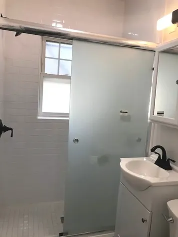 1076 West Thorndale Avenue Chicago IL 60660