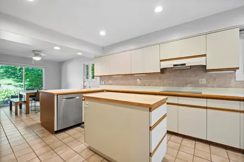559 Hillside Drive Highland Park IL 60035