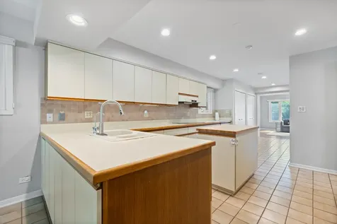 559 Hillside Drive Highland Park IL 60035