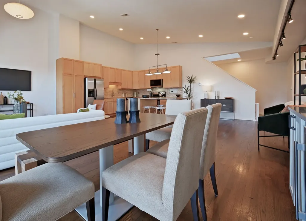 2524 North Willetts Court Chicago IL 60647