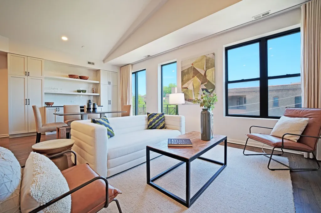 2524 North Willetts Court Chicago IL 60647