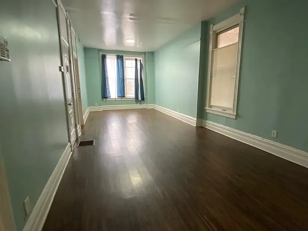 6618 South Marquette Road Chicago IL 60637