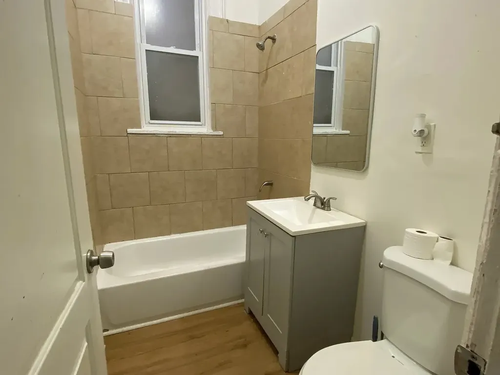 6618 South Marquette Road Chicago IL 60637