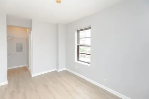 732 West Bittersweet Place Chicago IL 60613